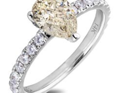 Buy diamond engagement rings that shine forever