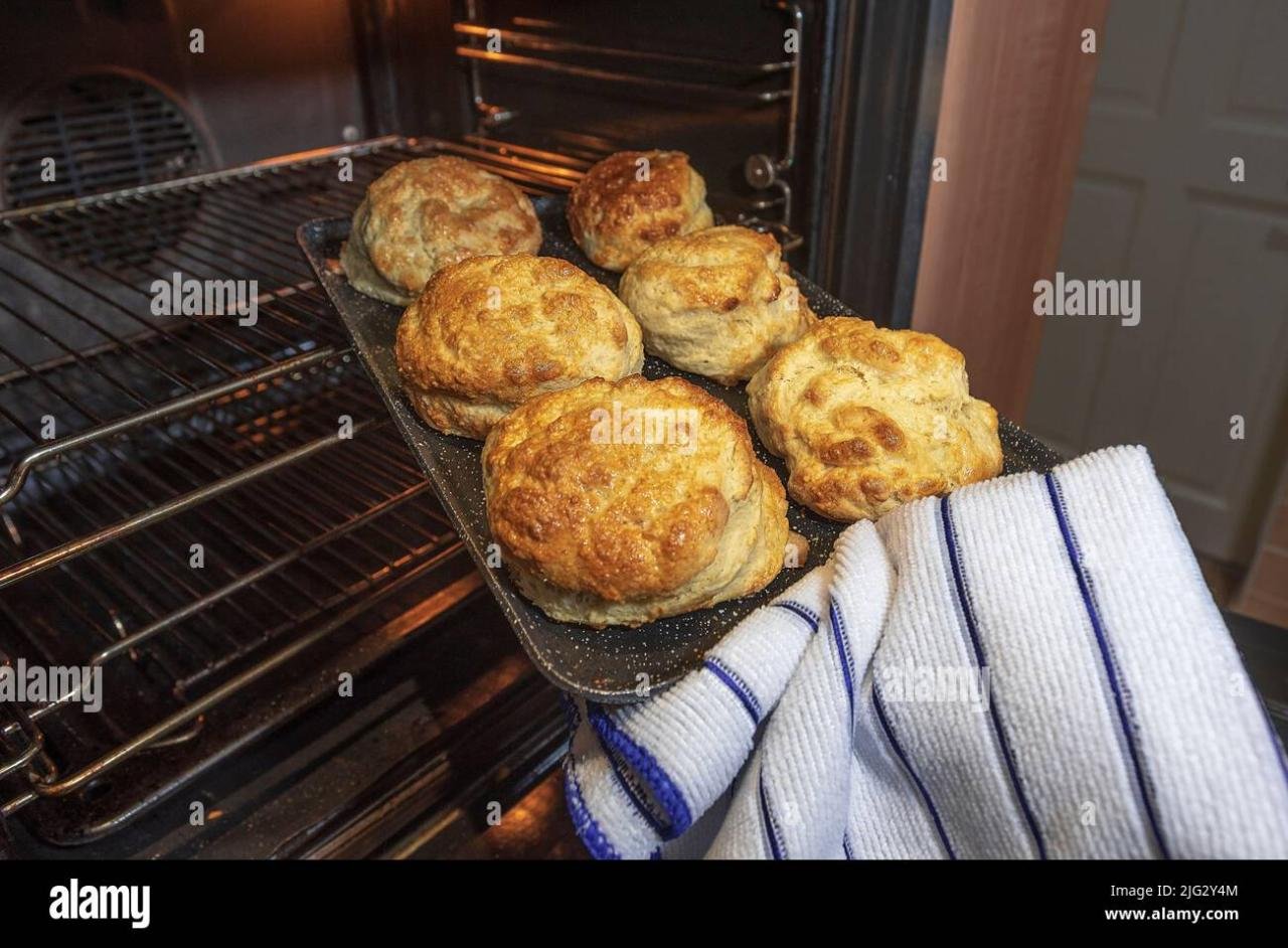 Hot from oven home hi-res stock photography and images - Alamy Hot from oven home hi-res stock photography and images - Alamy