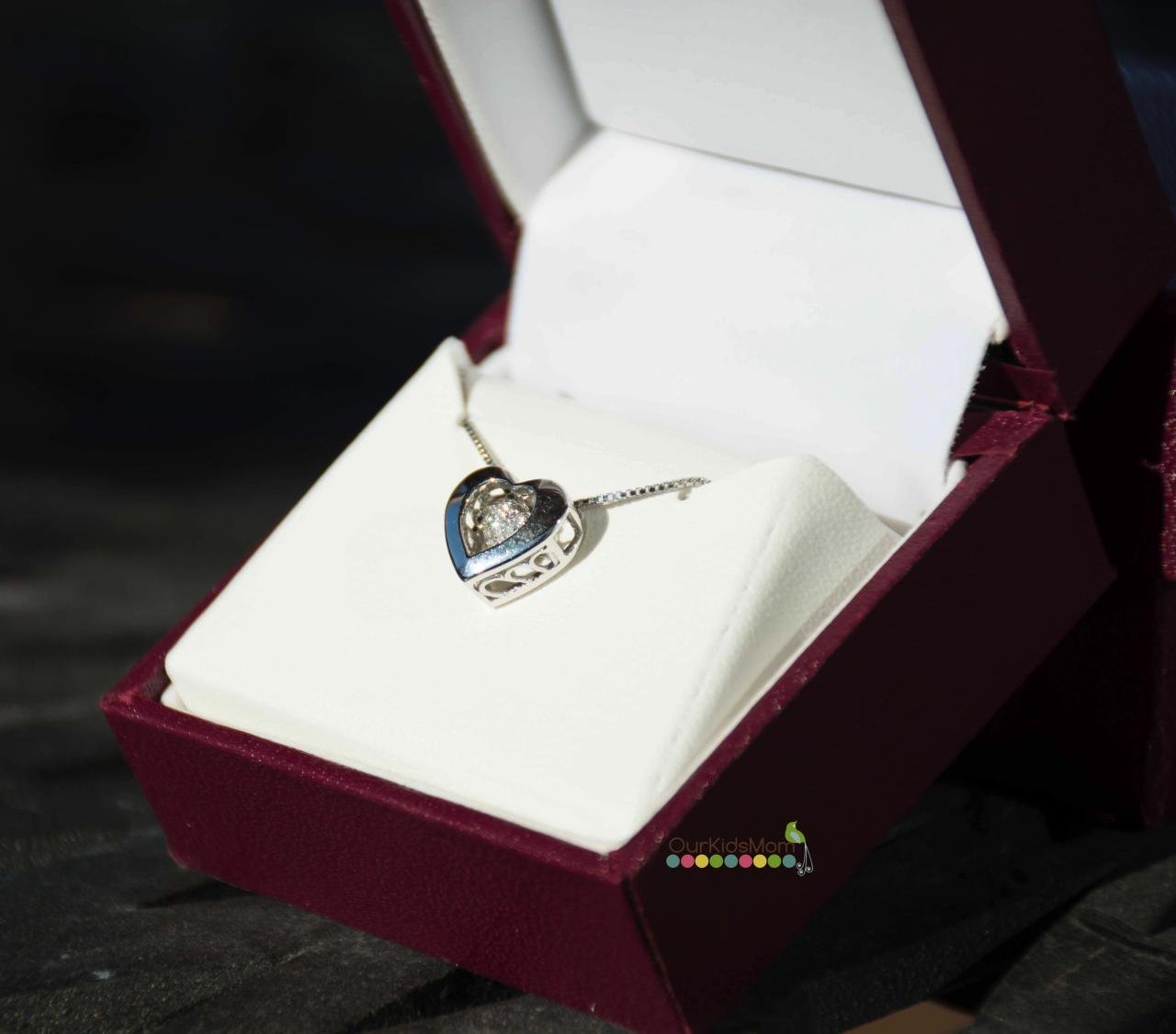 Helzberg Diamonds Wants You To Hint Like You Mean It