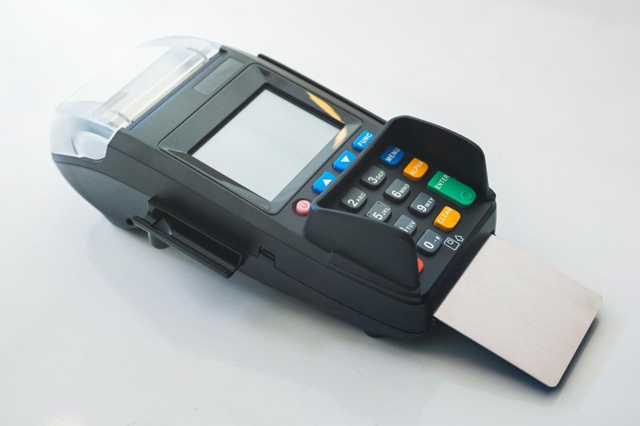 A wireless credit card machine for small business to accept credit card ...